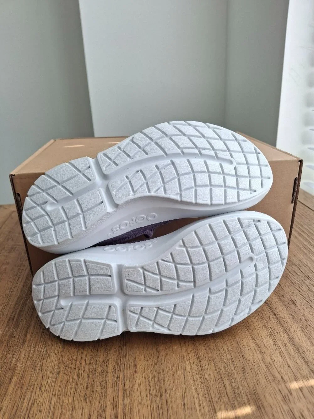 (New) OOFOS – OOmg eeZee Low Recovery Shoes (Purple Wash) – Women's 6
